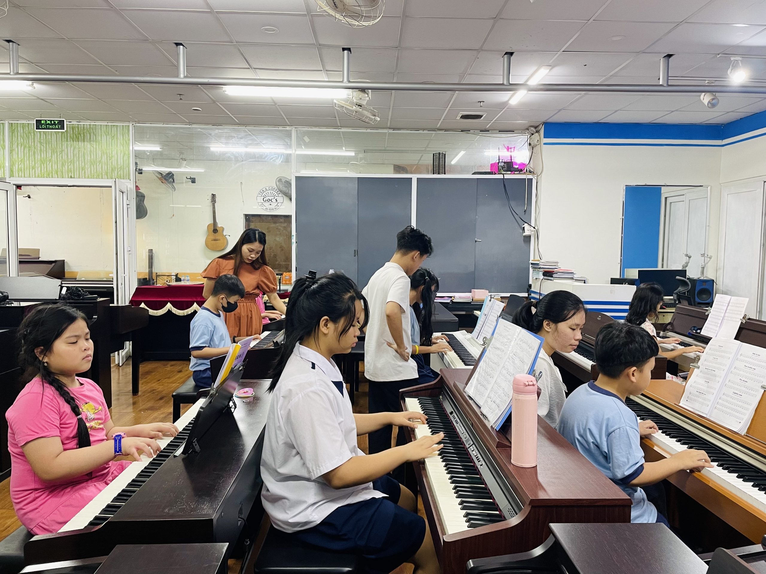 Lớp học piano